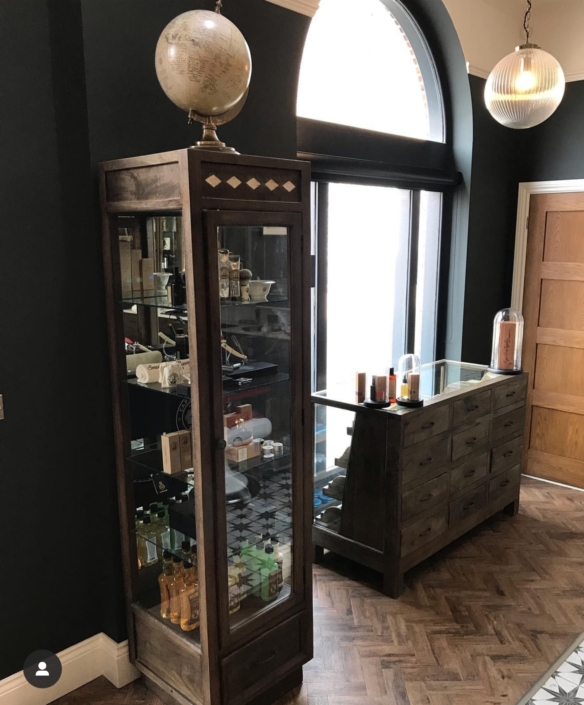 Barbershop counter | showcase products | Wooden retail furniture | Salon counter | Vintage counter | Classic wood counters | Antique counters | Solid wood | Worldwide delivery